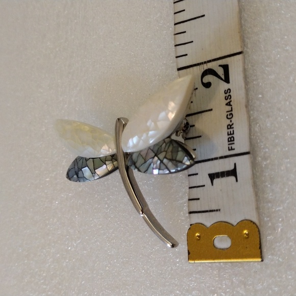 Lc  faux silver dragonfly brooch. - Picture 4 of 4